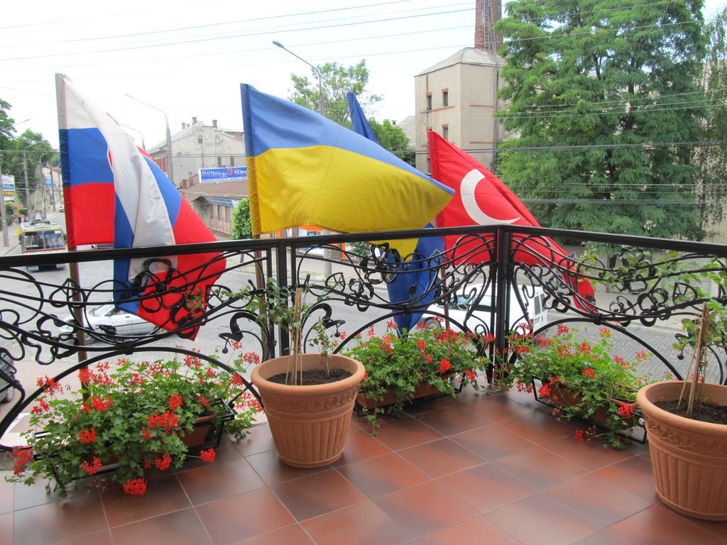 Kaiser Hotel Chernivtsi Exterior photo