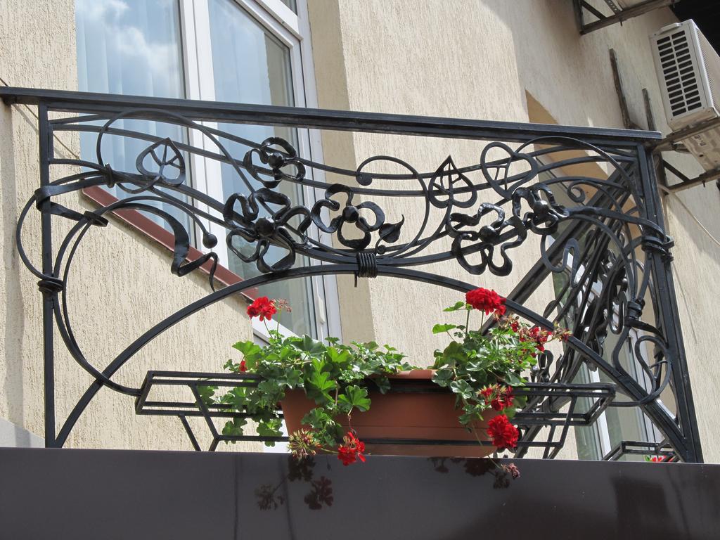 Kaiser Hotel Chernivtsi Exterior photo