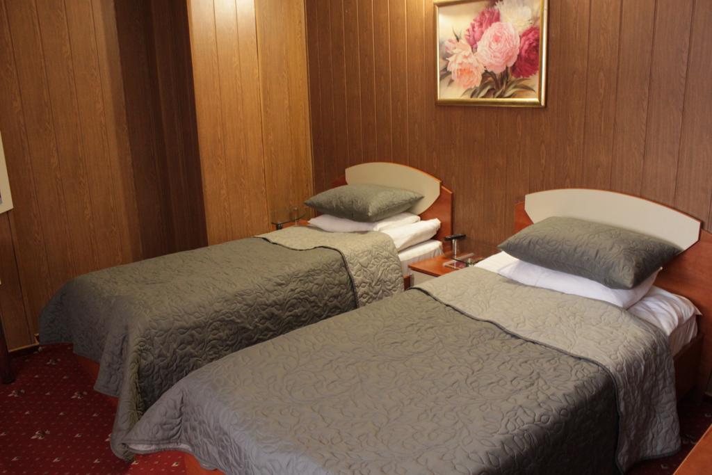 Kaiser Hotel Chernivtsi Room photo